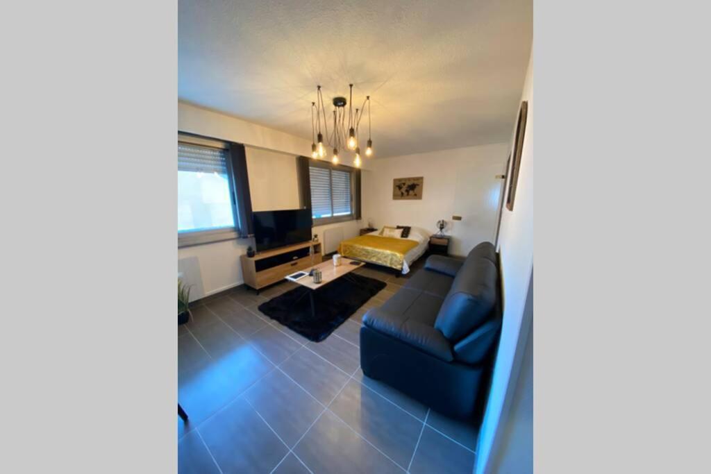 Le 12 Du Temple - Plein Coeur Centre Ville, Residence Privee, 5Mn Gare Sncf, Wifi Et Netflix Niort Luaran gambar